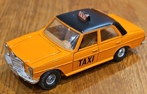 Corgi mercedes benz 240 - 240, d