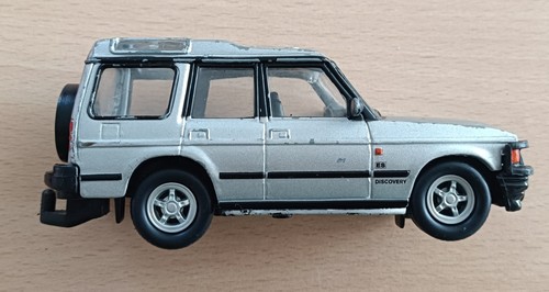 Vintage land rover discovery - land,