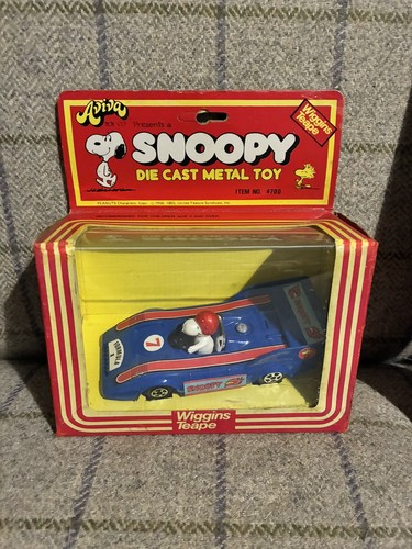 Snoopy vintage die cast metal - die,